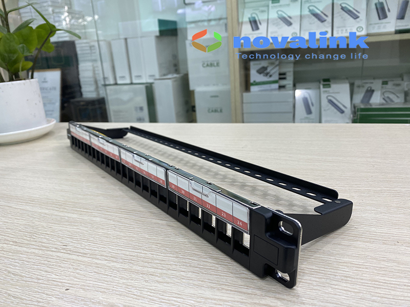Thanh quản lý cáp Patch panel 24 cổng cat6 Novalink cao cấp lắp tủ rack 19 inch mã CC-06-00063